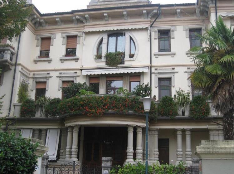 Stylish Penthouse Apartment In Venice Lido, 10 Minutes From Saint Marks Square Lido di Venezia ภายนอก รูปภาพ