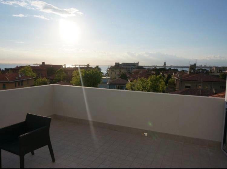 Stylish Penthouse Apartment In Venice Lido, 10 Minutes From Saint Marks Square Lido di Venezia ภายนอก รูปภาพ