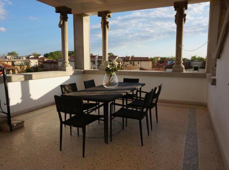 Stylish Penthouse Apartment In Venice Lido, 10 Minutes From Saint Marks Square Lido di Venezia ภายนอก รูปภาพ